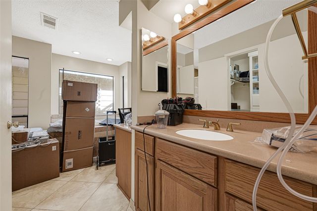 7714 Rolling Fork Lane, Houston, TX 77040