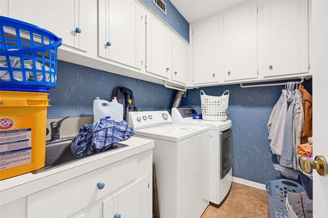 7714 Rolling Fork Lane, Houston, TX 77040