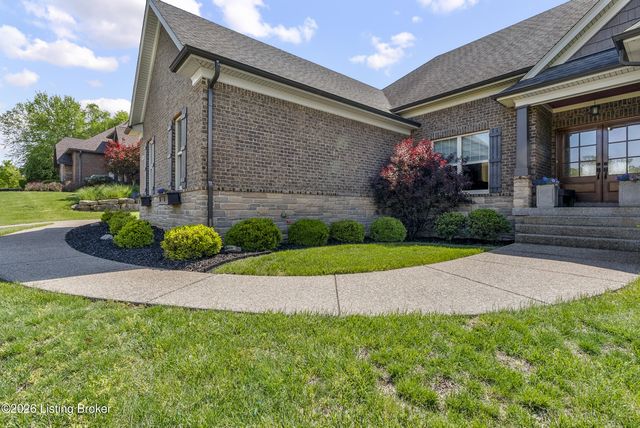 16818 Shakes Creek Dr, Fisherville, KY 40023