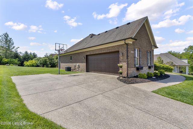 16818 Shakes Creek Dr, Fisherville, KY 40023