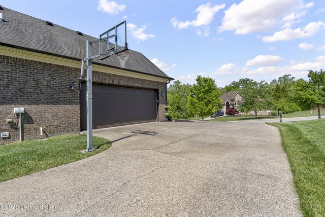 16818 Shakes Creek Dr, Fisherville, KY 40023