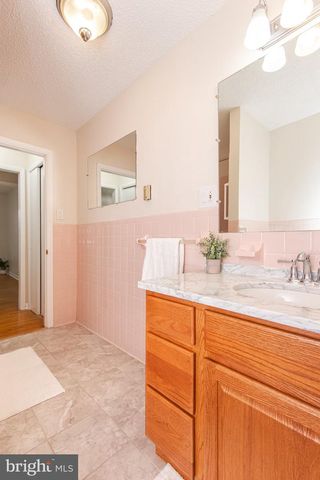 1183 SHEPHERDSTOWN RD, Martinsburg, WV 25404