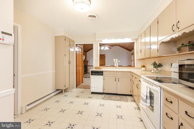 1183 SHEPHERDSTOWN RD, Martinsburg, WV 25404