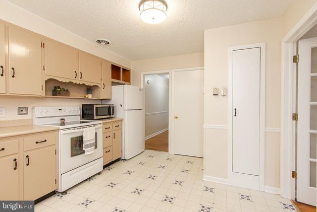 1183 SHEPHERDSTOWN RD, Martinsburg, WV 25404