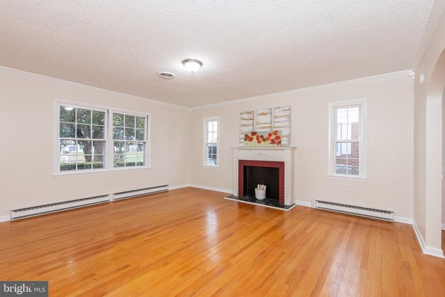 1183 SHEPHERDSTOWN RD, Martinsburg, WV 25404