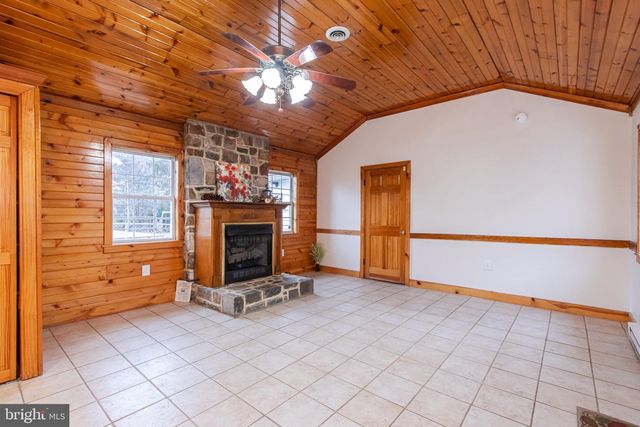 1183 SHEPHERDSTOWN RD, Martinsburg, WV 25404