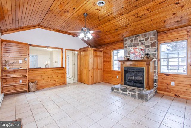 1183 SHEPHERDSTOWN RD, Martinsburg, WV 25404