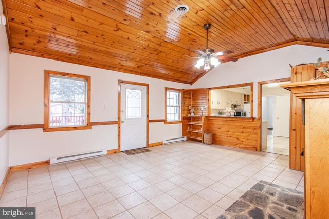 1183 SHEPHERDSTOWN RD, Martinsburg, WV 25404