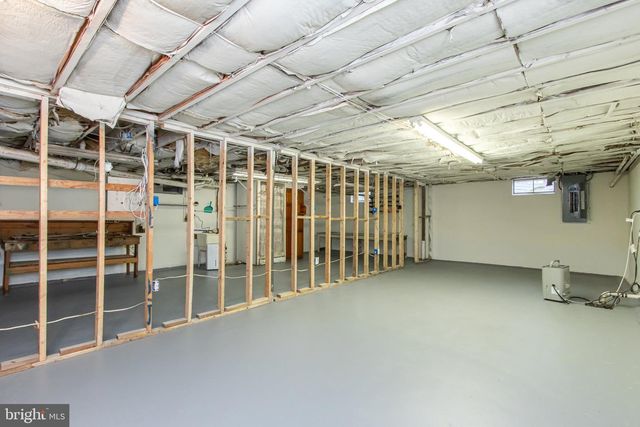 1183 SHEPHERDSTOWN RD, Martinsburg, WV 25404