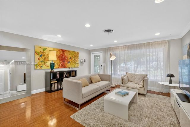 4761 NE 18th Ave, Oakland Park, FL 33334