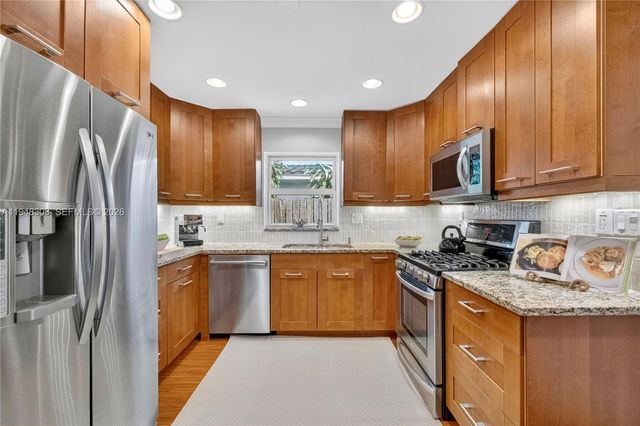 4761 NE 18th Ave, Oakland Park, FL 33334