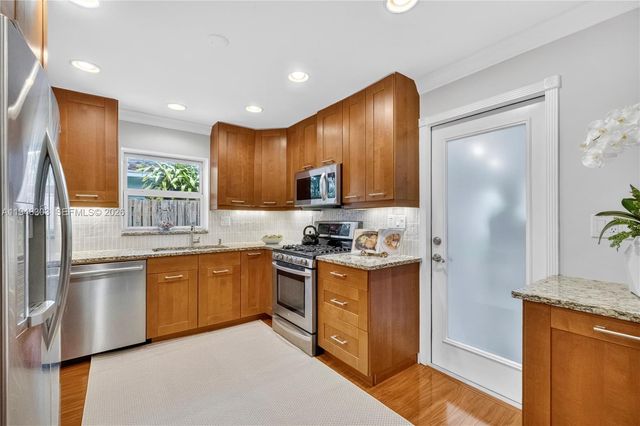 4761 NE 18th Ave, Oakland Park, FL 33334