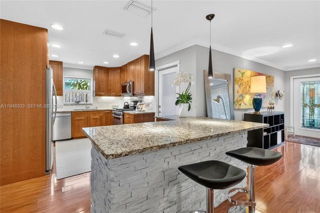 4761 NE 18th Ave, Oakland Park, FL 33334