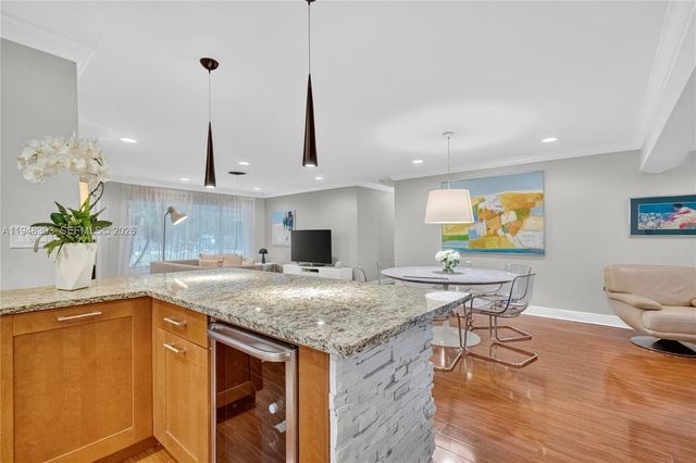 4761 NE 18th Ave, Oakland Park, FL 33334