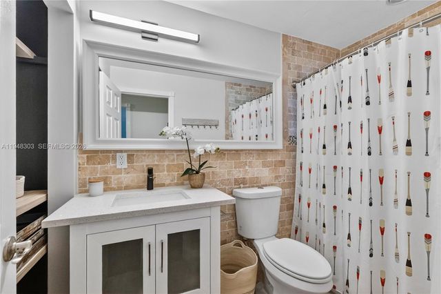 4761 NE 18th Ave, Oakland Park, FL 33334