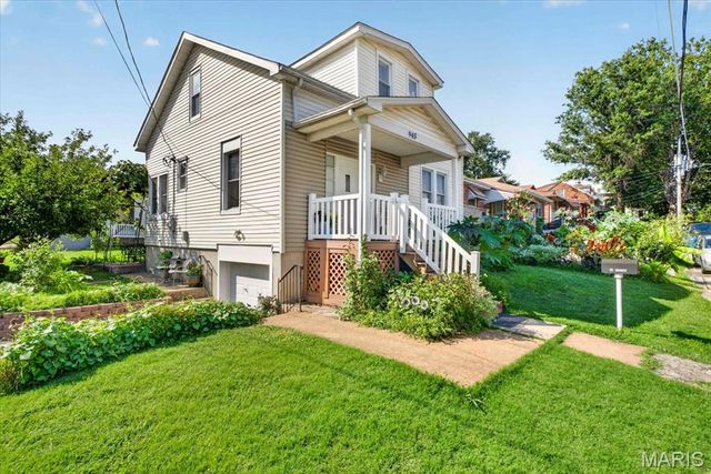 945 Regina Avenue, St Louis, MO 63125