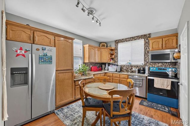 945 Regina Avenue, St Louis, MO 63125