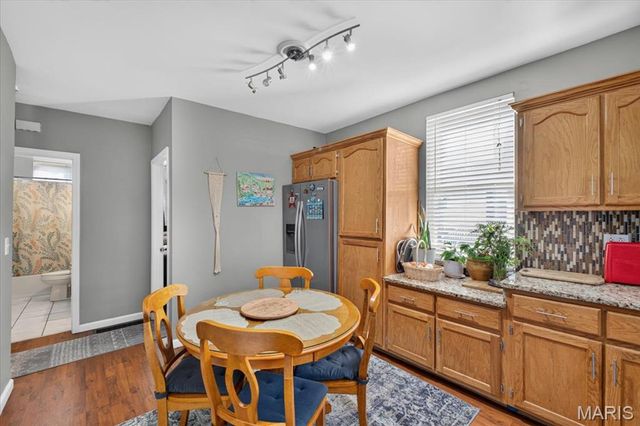 945 Regina Avenue, St Louis, MO 63125