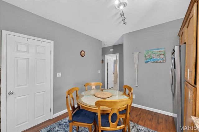 945 Regina Avenue, St Louis, MO 63125