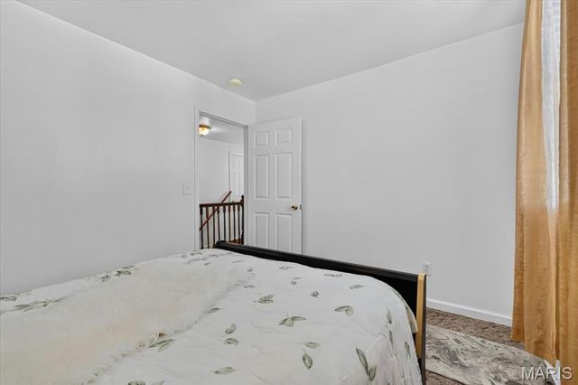 945 Regina Avenue, St Louis, MO 63125