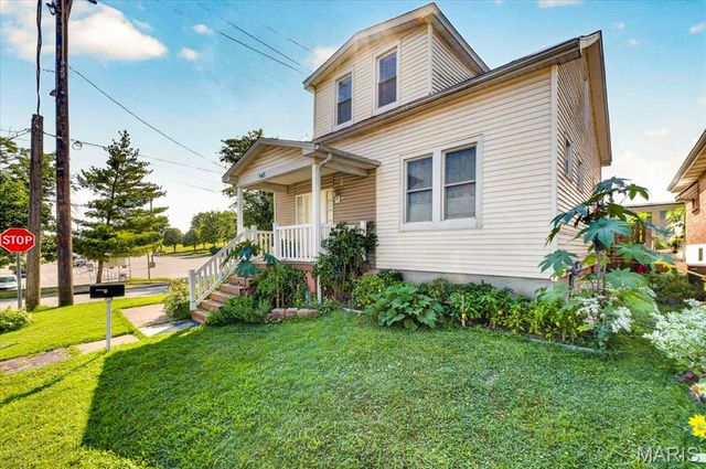 945 Regina Avenue, St Louis, MO 63125