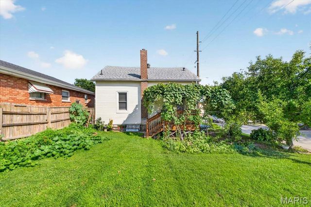 945 Regina Avenue, St Louis, MO 63125