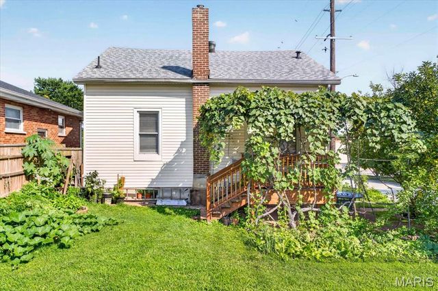 945 Regina Avenue, St Louis, MO 63125