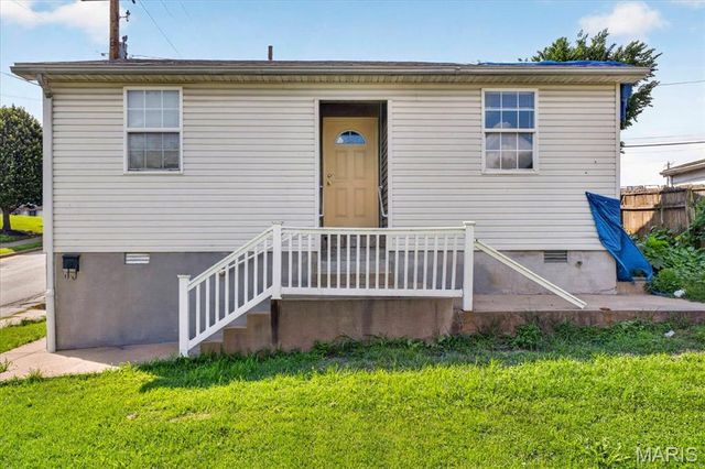 945 Regina Avenue, St Louis, MO 63125