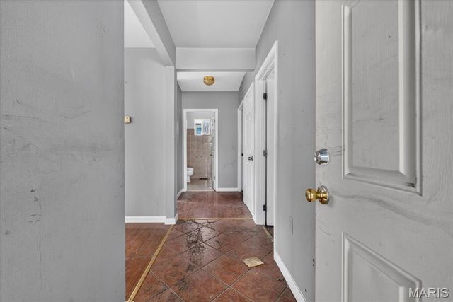 945 Regina Avenue, St Louis, MO 63125