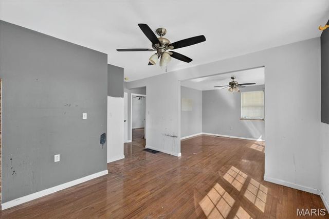 945 Regina Avenue, St Louis, MO 63125