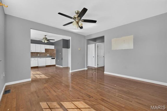 945 Regina Avenue, St Louis, MO 63125