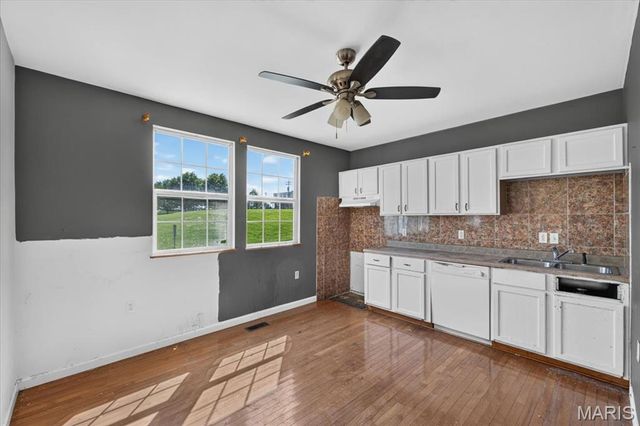 945 Regina Avenue, St Louis, MO 63125