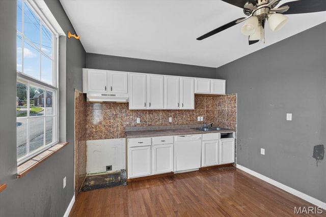 945 Regina Avenue, St Louis, MO 63125
