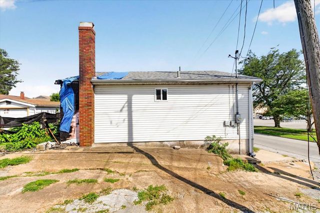 945 Regina Avenue, St Louis, MO 63125