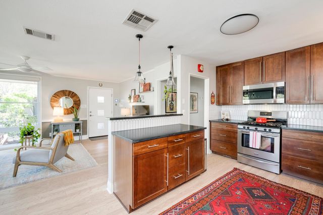 1313 Corona DR, Austin, TX 78723