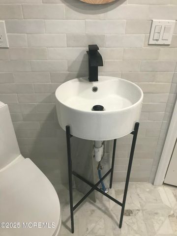 11 Lakeview Road, Deal, NJ 07723