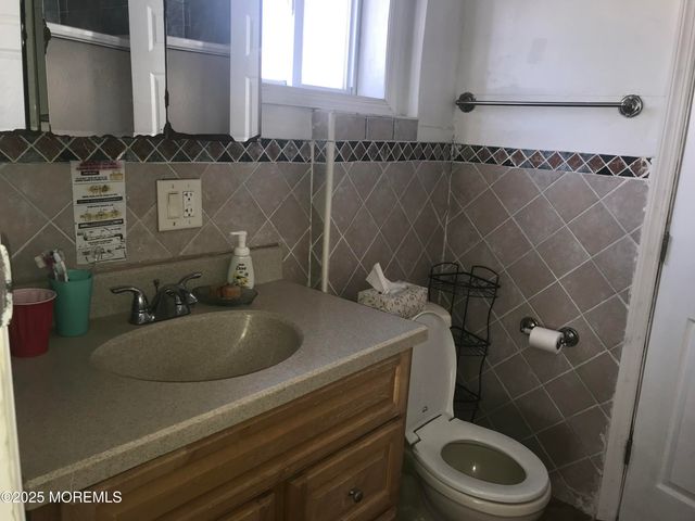 11 Lakeview Road, Deal, NJ 07723