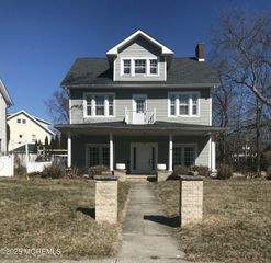 11 Lakeview Road, Deal, NJ 07723