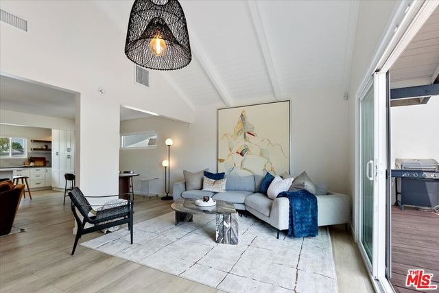 12610 Keswick Street, North Hollywood, CA 91605