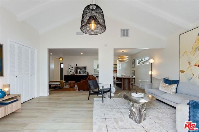 12610 Keswick Street, North Hollywood, CA 91605