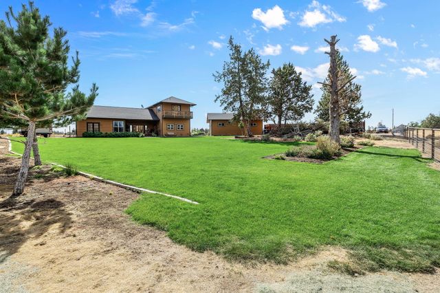 3885 NE Xenolith Street, Terrebonne, OR 97760