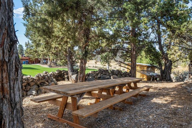 3885 NE Xenolith Street, Terrebonne, OR 97760