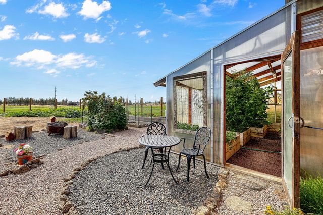 3885 NE Xenolith Street, Terrebonne, OR 97760