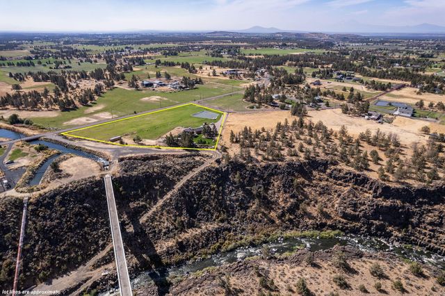 3885 NE Xenolith Street, Terrebonne, OR 97760