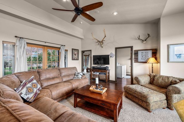 3885 NE Xenolith Street, Terrebonne, OR 97760