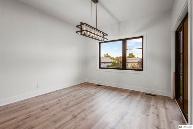 10005 S 180th Avenue Circle, Omaha, NE 68136