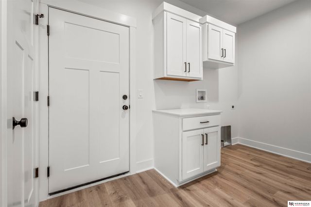 10005 S 180th Avenue Circle, Omaha, NE 68136