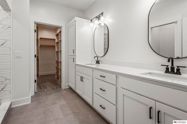 10005 S 180th Avenue Circle, Omaha, NE 68136