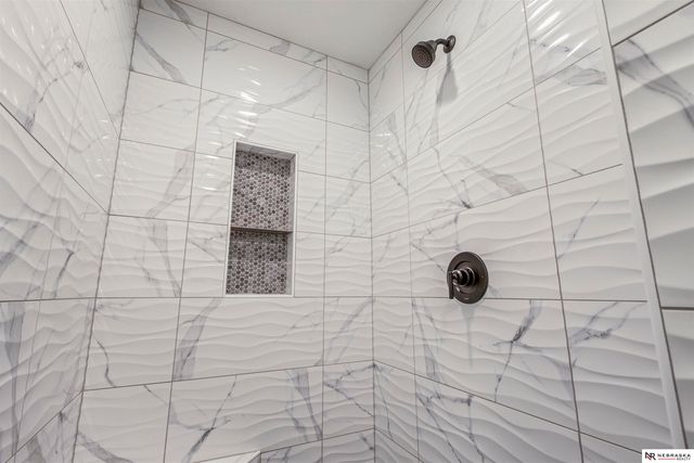 10005 S 180th Avenue Circle, Omaha, NE 68136