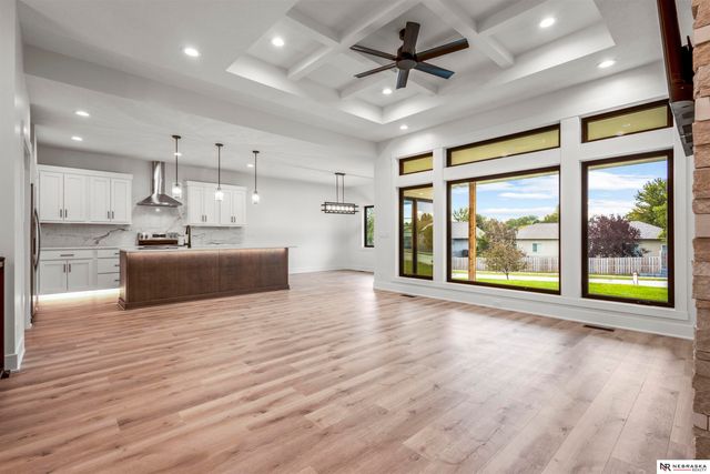 10005 S 180th Avenue Circle, Omaha, NE 68136